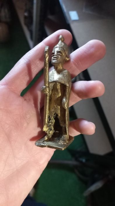 Малки стари бронзови фигури