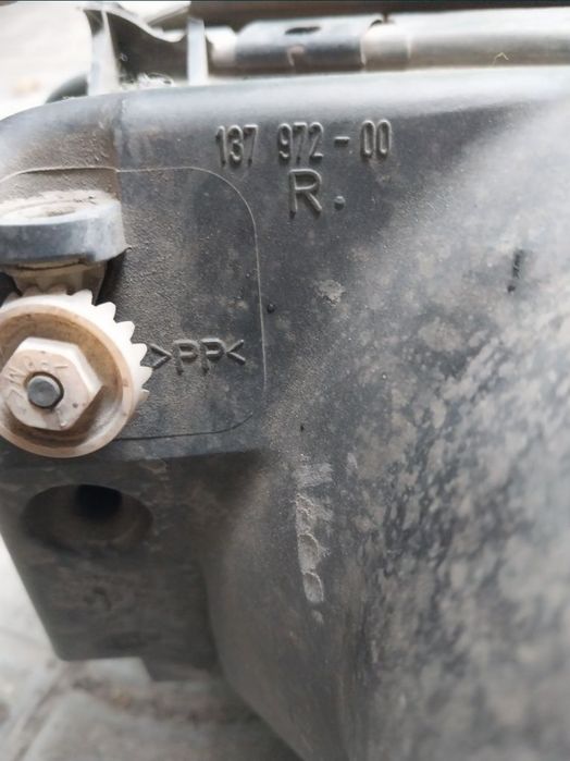 Audi 100 фара правая