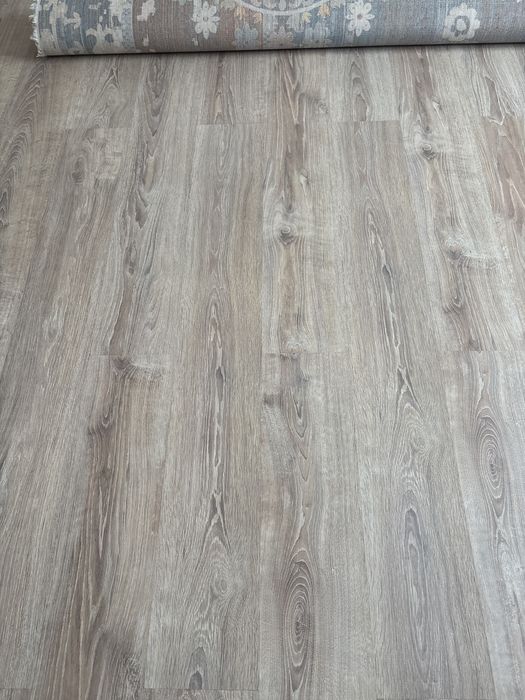 Ламинат в отличном состоянии.