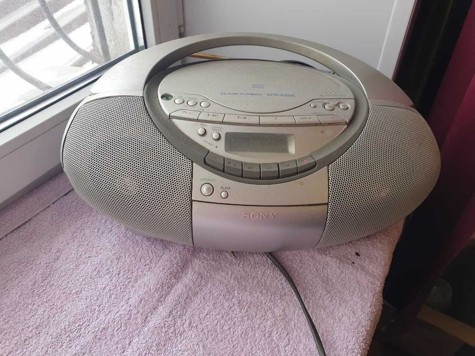 Магнитола Sony и телефон Panasonic