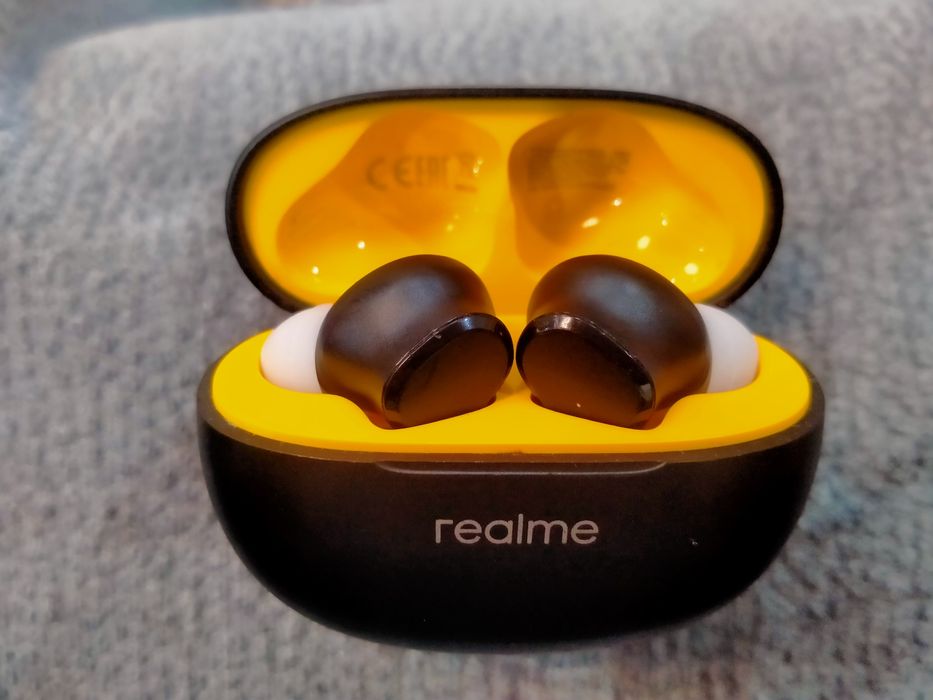 Продам наушники Realme