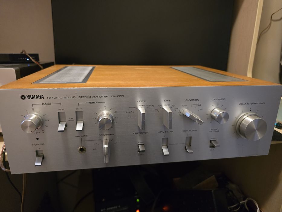 Интегральный усилитель Yamaha ca 1000.