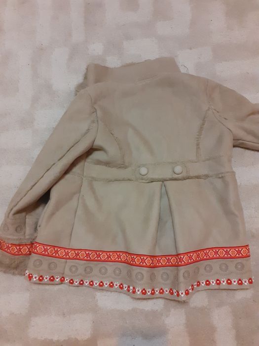 Cojoc traditional ,costum popular ,fete.