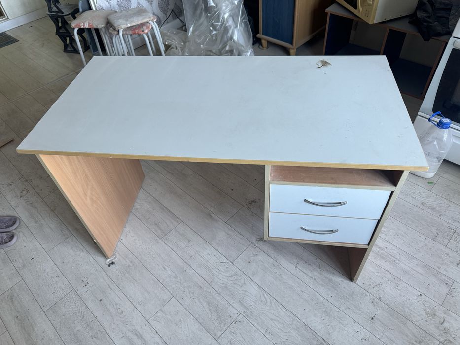 Письменный стол с тумбой