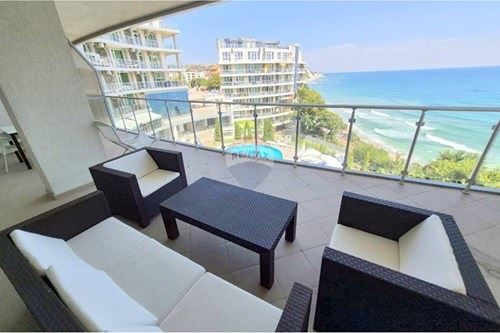 Продава се Двустаен апартамент в Бяла - 141 кв.м за 993 €/кв.м - Снимка #1