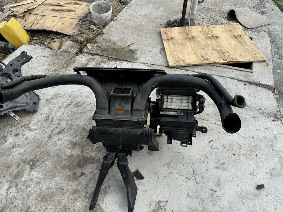 Toyota Matrix 2003 Корпус печки