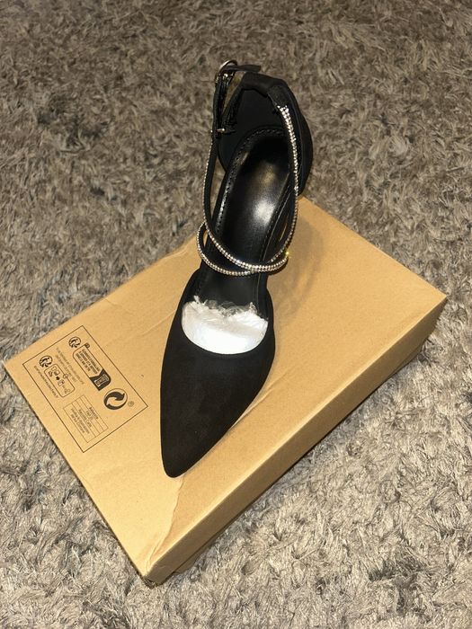 pantofi toc ascutit