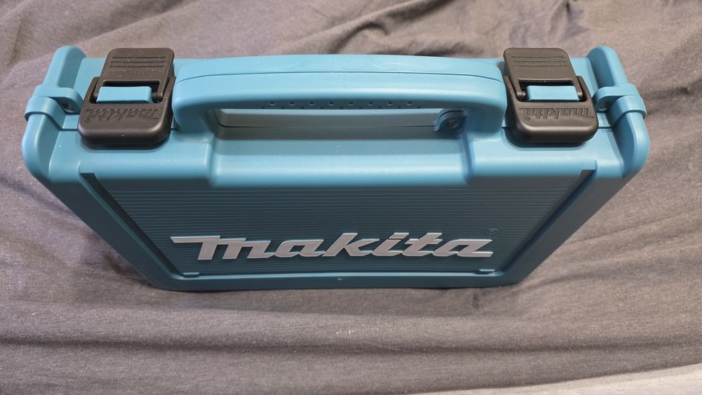 Чисто нов куфар макита.