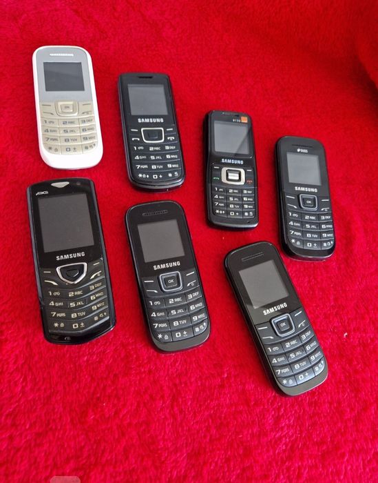 Telefon Samsung cu butoane.  Pret/ bucata