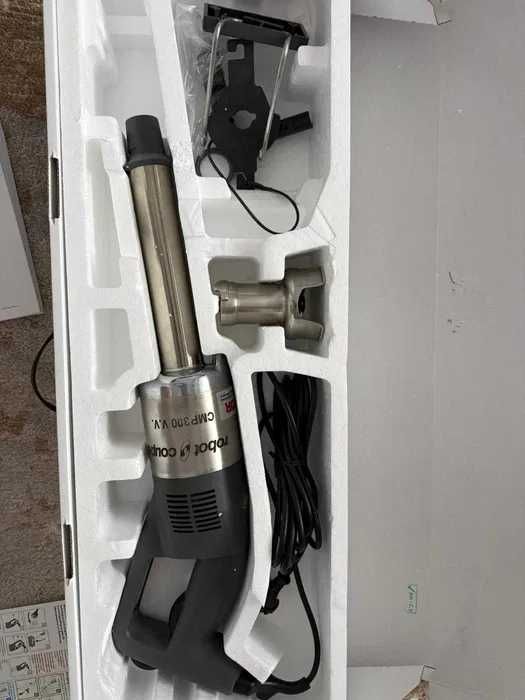 Mixer profesional de mana CMP 300 V.V. Compact-robot coupe