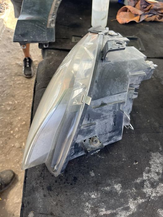 Обикновен фар Audi A4 B7 Ауди б7 оригинал 8e0941004  десен два броя