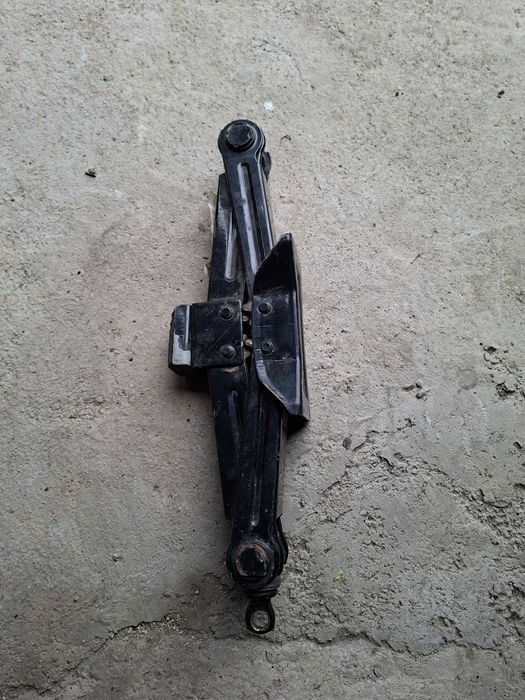 Продам домкрат в отличном состоянии