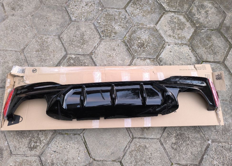 Бмв Г30 Г31 Оребрен Дифузьор / Добавка за задна броня BMW G30 G31