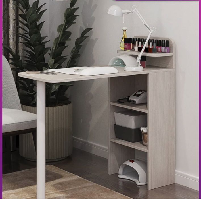 Маникюрный стол