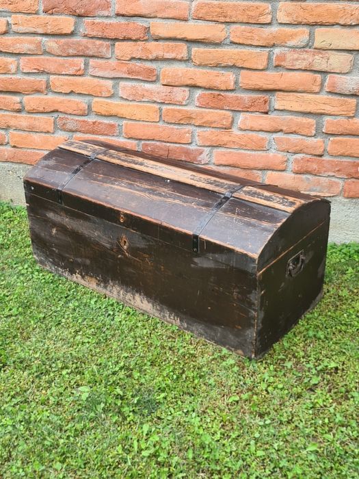 Cufăr din lemn masiv