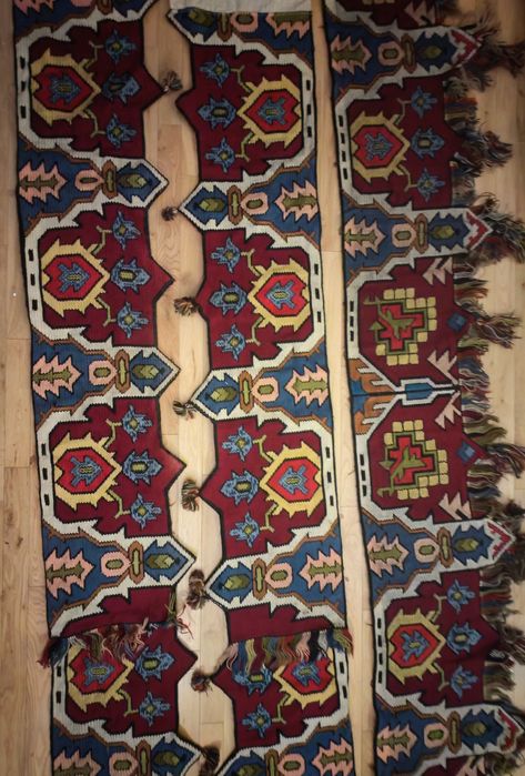 3 draperii românești, cusătură tip kilim. Minim 50 ani vechime