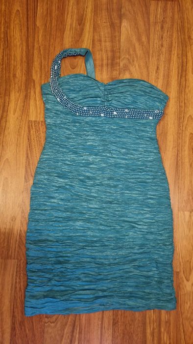 Rochie verde smarald eleganta ideala pt petreceri