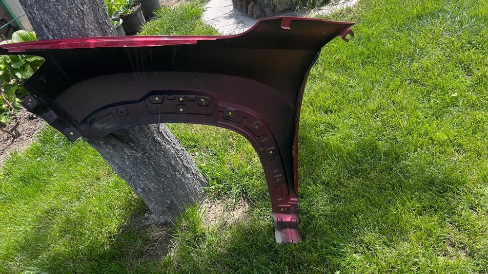 Продам крыло переднее правое