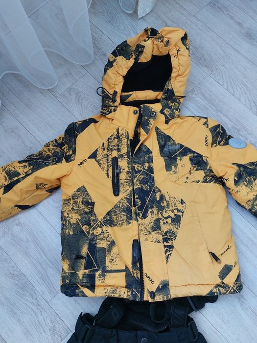 Продам комбинезон с курткой, зимний