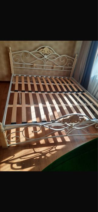Кровать 180*200 без матраца
