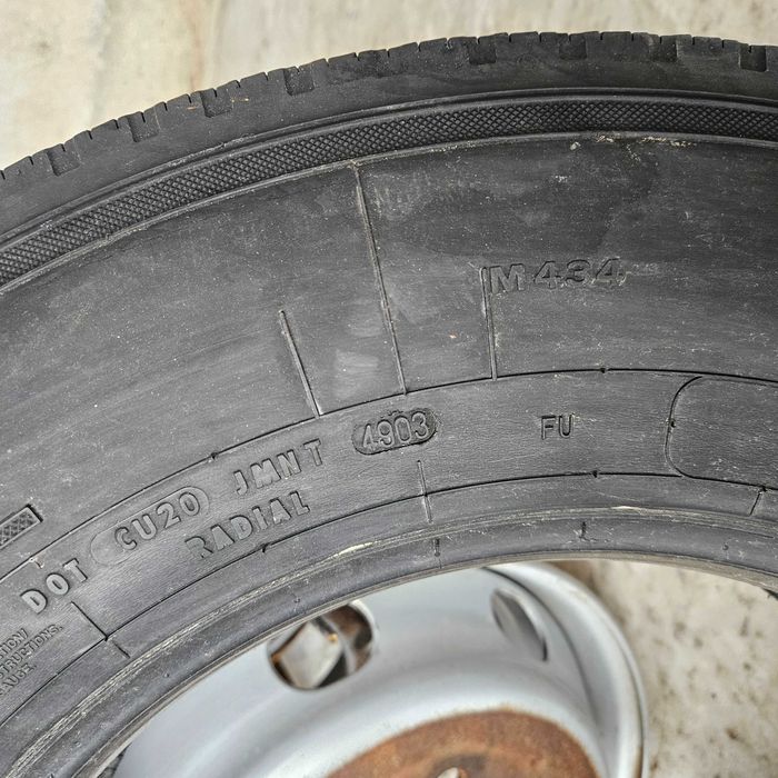 1 тежкотоварна гума 225/75R17.5 Semperit Euro-Steel M434 128/126M