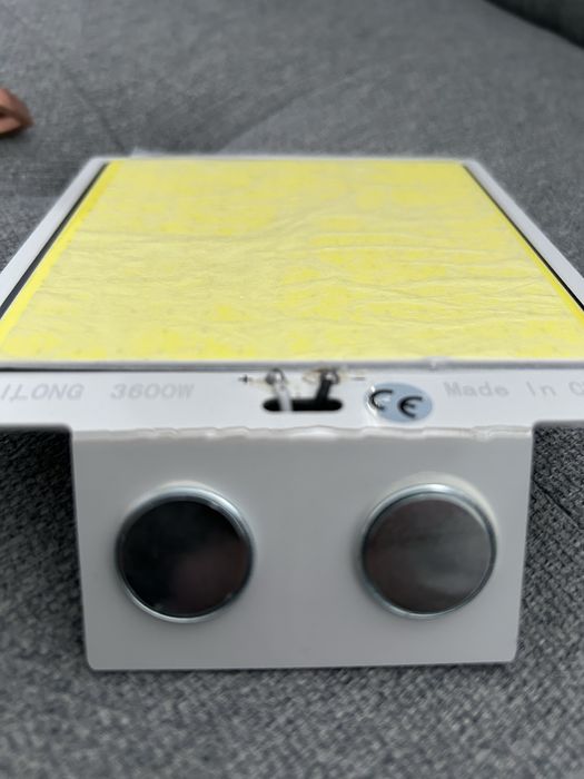 Lampă LED auto cu prindere magnetică, pe bateria mașinii