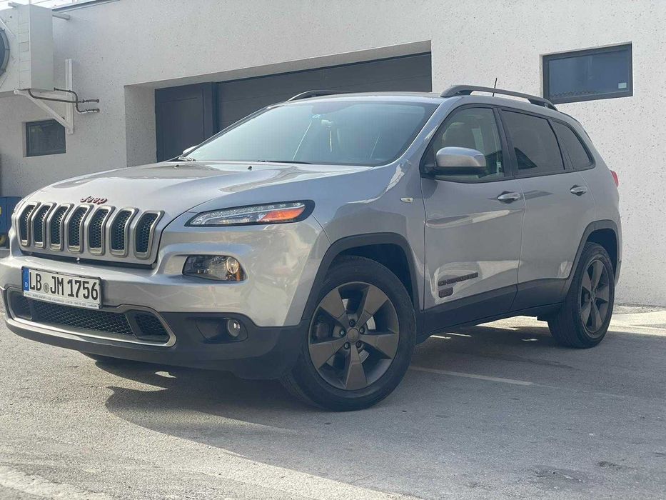 JEEP Cherokee 2.4 174 к.с Бензин / Газ Автоматик 9 Скорости Автоматик
