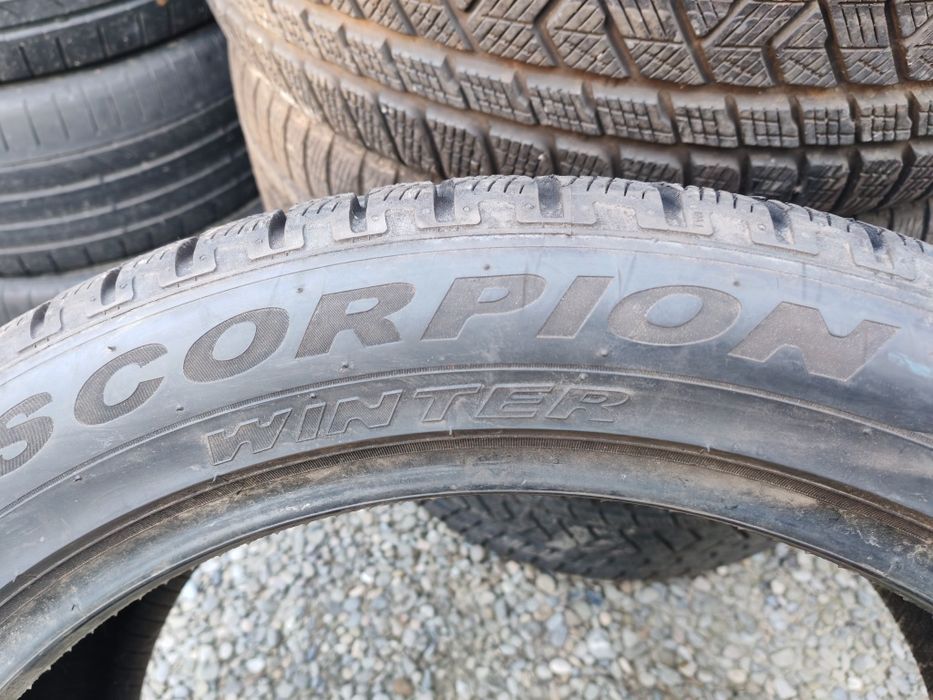 285 40 21,4buc iarnă Pirelli Scorpion, aproape noi