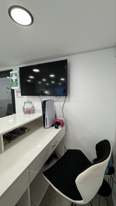 Inchiriez scaun frizerie!!