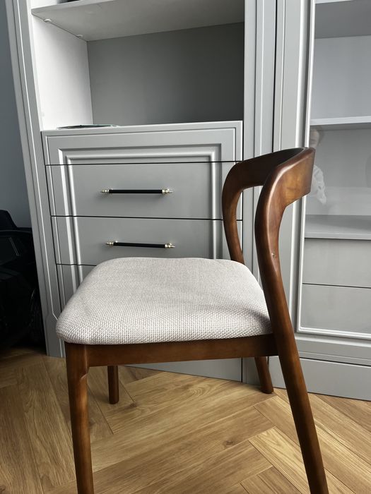 Продам новые Стулья