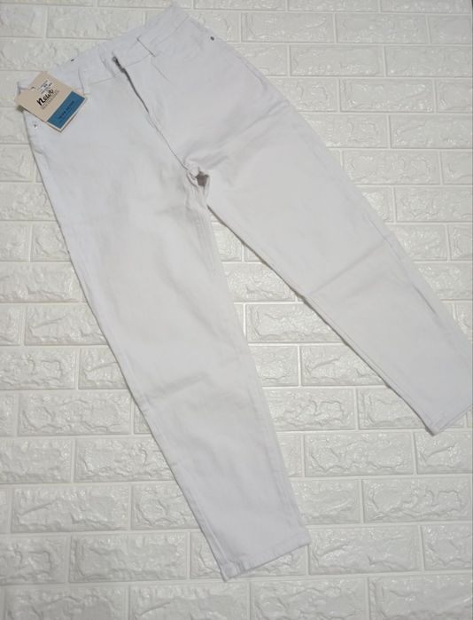 Продам женские белые джинсы