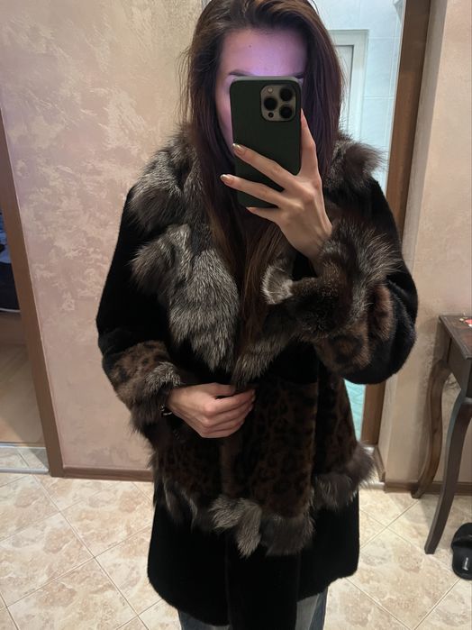 Палто изкуствен косъм с яка от естествен косъм от лисица