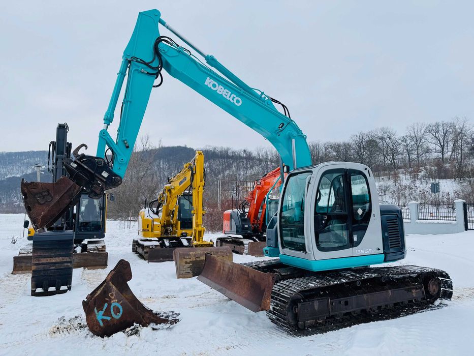 Excavator senile cu lama Kobelco SK 135, an fab. 2004, 15 tone, 2 cupe