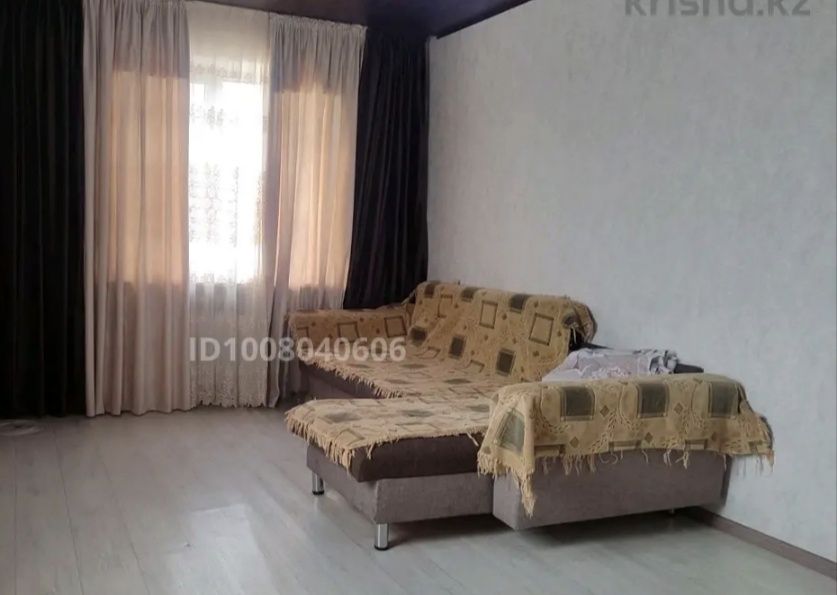 Отдам два дивана даром