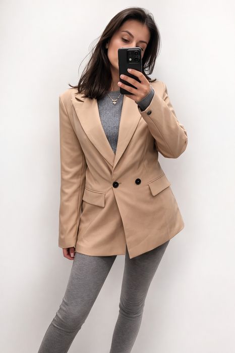 Дамско бежово сако – елегантен модел