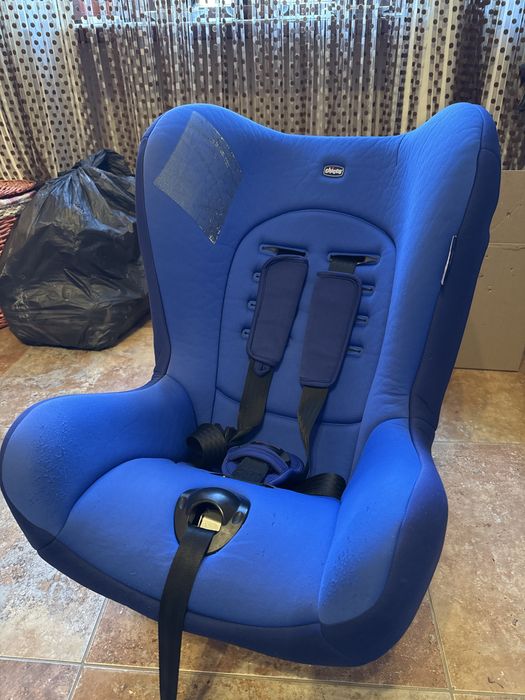 Продается авто кресло chicco