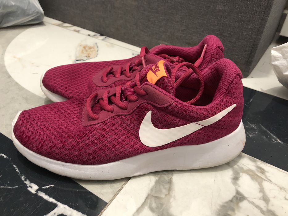 Adidasi dama Nike roz