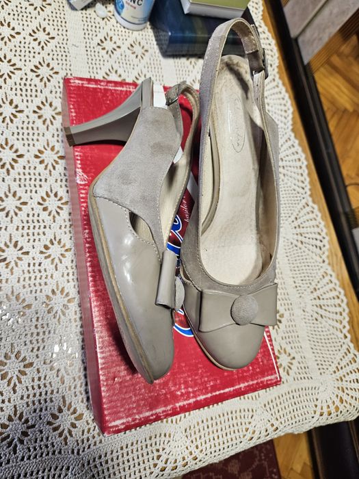 Vand pantofi dama, culoarea bej