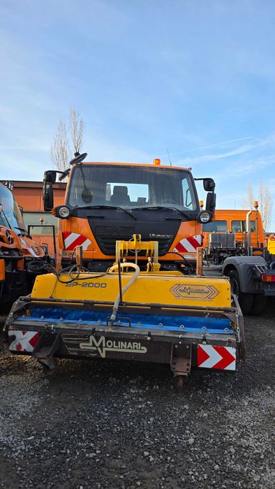 Unimog / Utilaj cu perie si bazin de apa U400
