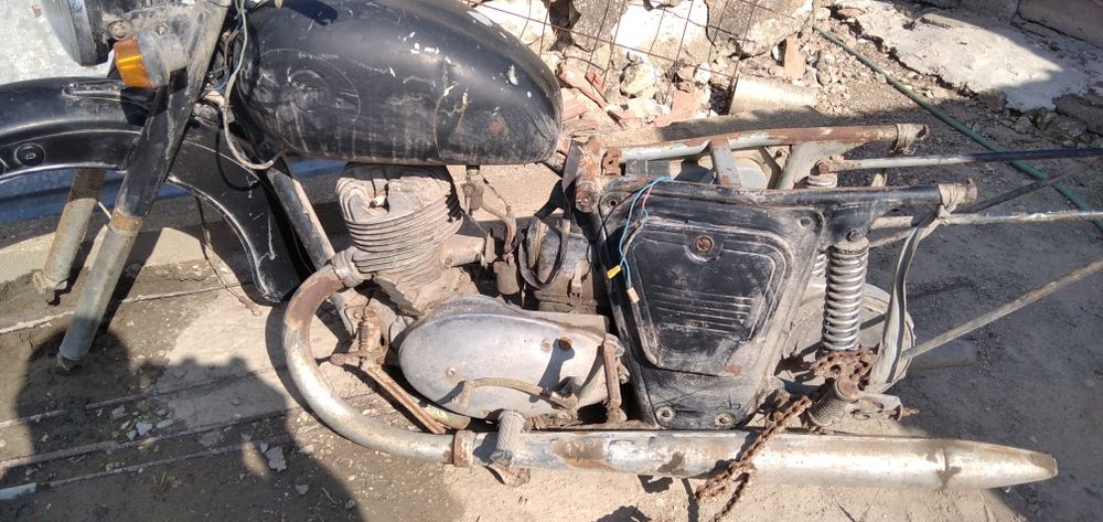 Мотоциклет за реставрация.НЕ ПРОДАВАМ ОТДЕЛНИ ЧАСТИ