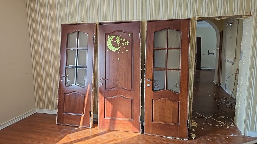 Продам б/у двери ламинат