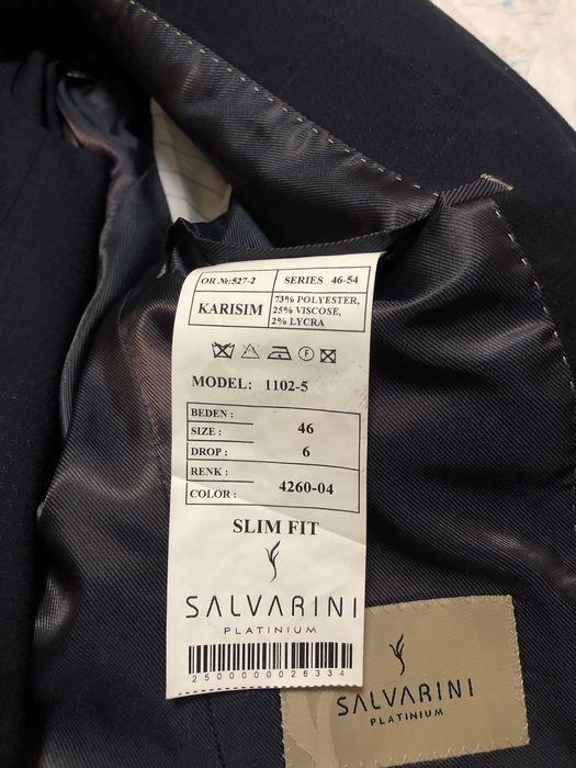 Продам новый костюм тройка.