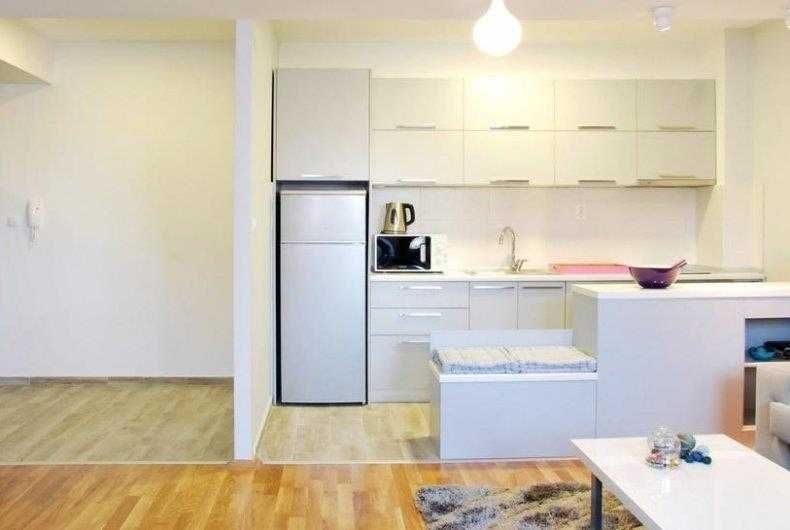 Дава се под наем Двустаен апартамент в Бургас, Център - 64 кв.м за 219.3 € - Снимка #1