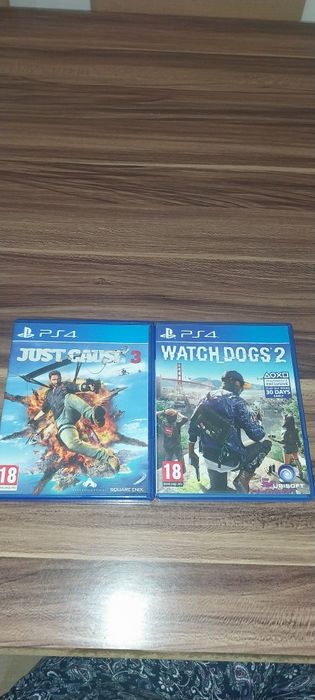 2 jocuri de ps4 în stare bună