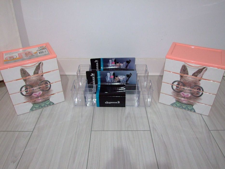 Set organizatoare cosmetice cat si alte obiecte de dimensiuni mici