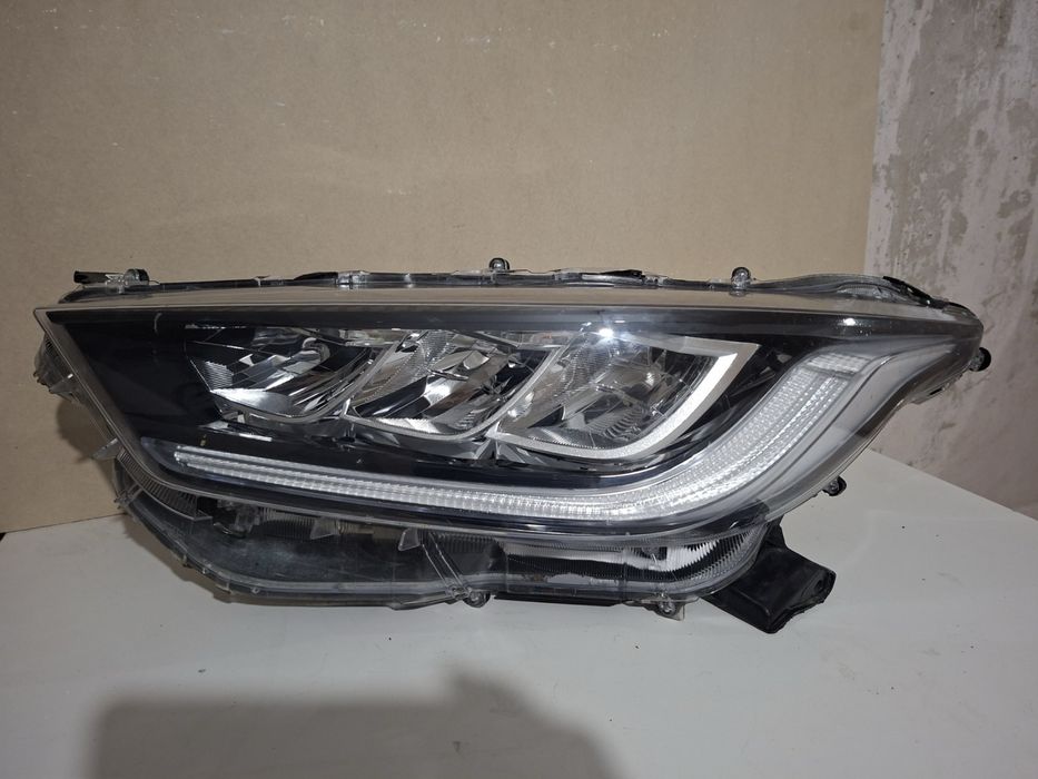 ЛЯВ  фар Toyota Yaris 2020 - 2023 ОЕ