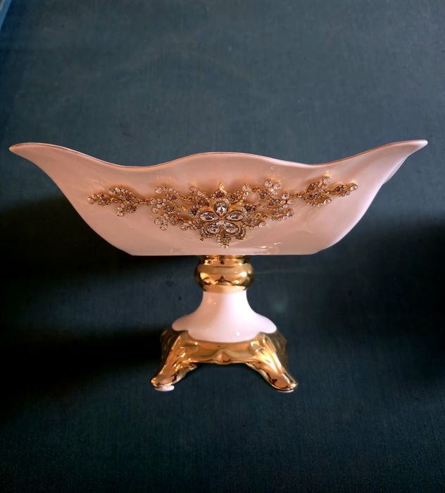 Ваза белая в коробке