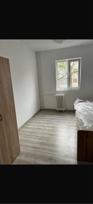 Apartament 3 camere semidecomandat , ET 1