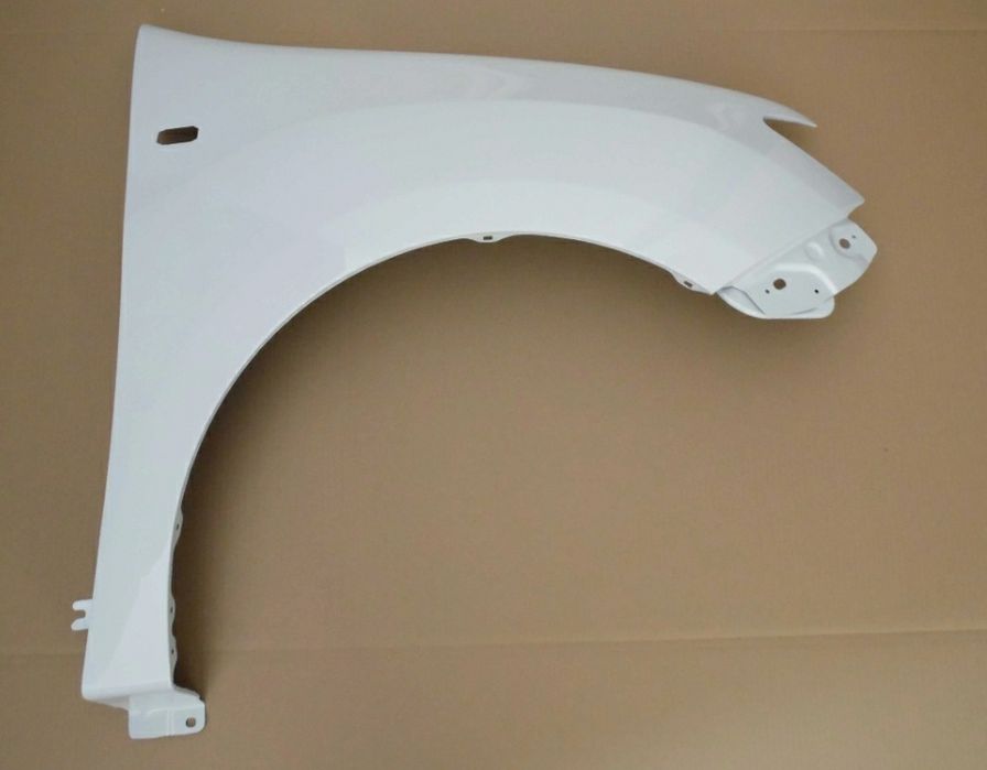 Aripa dreapta fata vopsita alb 369 Dacia Logan Sandero MCV 2013 - 2020