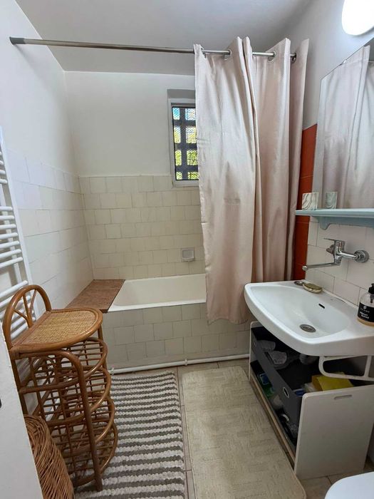 Inchiriez Apartament 2 camere Semidecomandat | Tiglina 1 | Etaj 3, Centrala, AC, Mobilat si utilat, 45mp